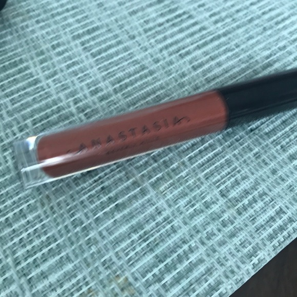 New Anastasia liquid lipstick in MAPLE! - Picture 2 of 4